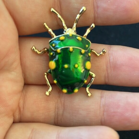🪲 Awesome Metallic Beetle Bug Brooch Pin 🪲 - Picture 1 of 3